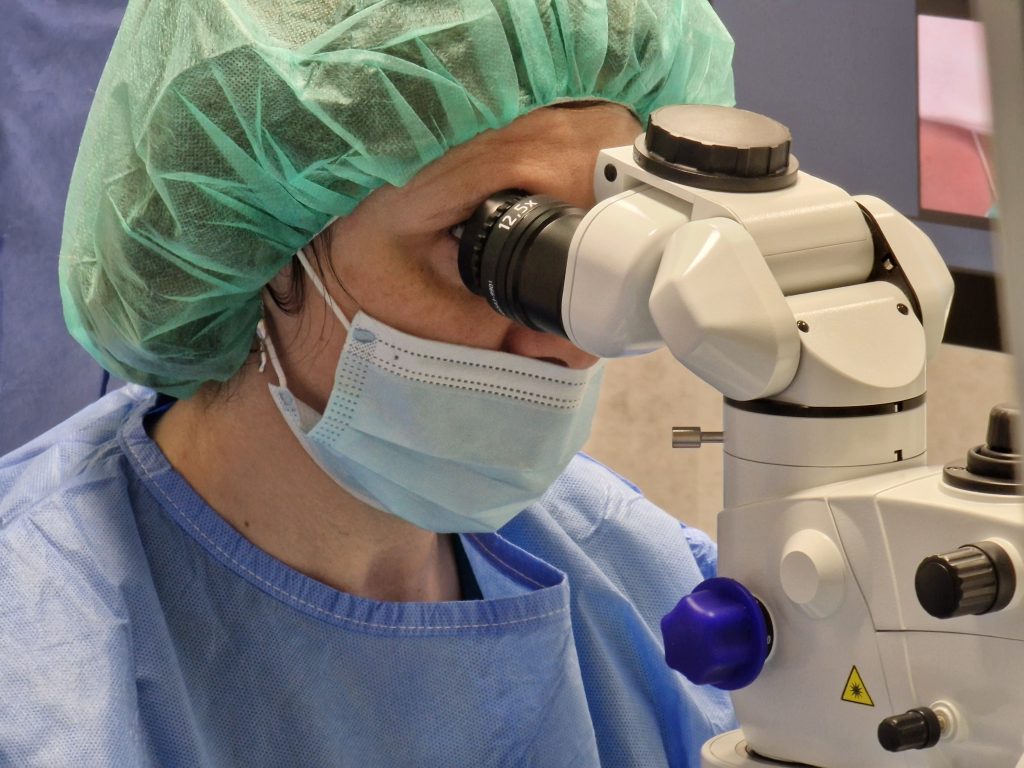 wymiana soczewki w oku