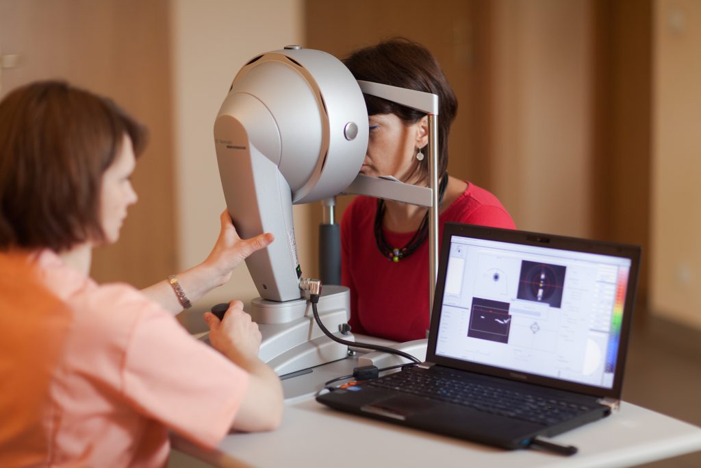 ból po laserowej korekcji wzroku - czy jest normalny?